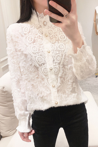 Moderns mežģīņu sieviešu krekls ar augstu apkakli un pogām