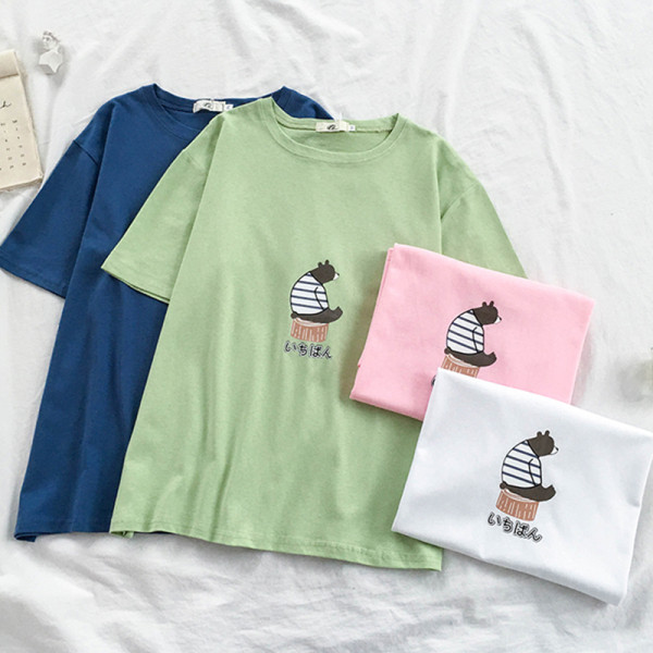 Tricou larg de dama cu aplicatie si decolteu rotund