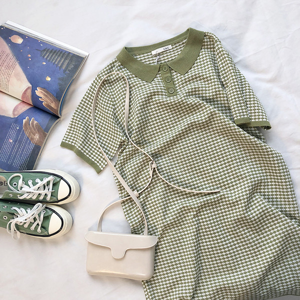 Zöld retro női ruha ovális nyakkivágással