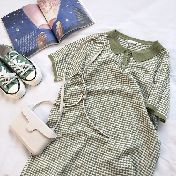 Zöld retro női ruha ovális nyakkivágással