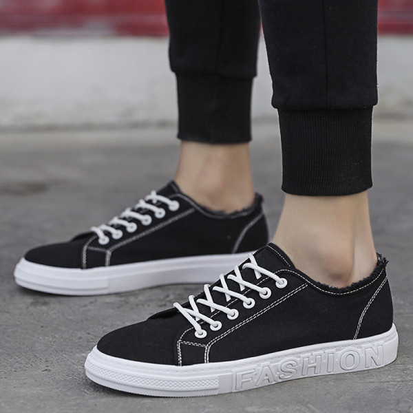 Vyriški laisvalaikio sportbačiai lygiais padais ir tekstiliniais kaklaraiščiais