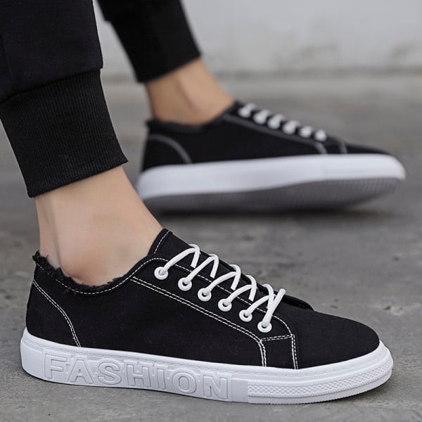 Vyriški laisvalaikio sportbačiai lygiais padais ir tekstiliniais kaklaraiščiais