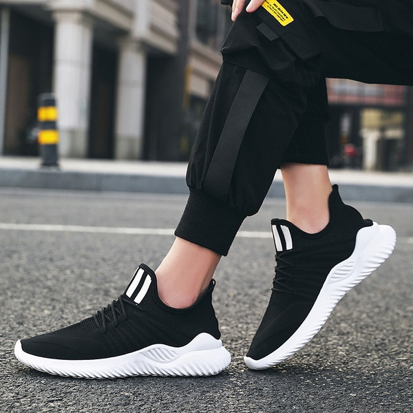 Vyriški laisvalaikio sportbačiai lygiu tekstiliniu padu