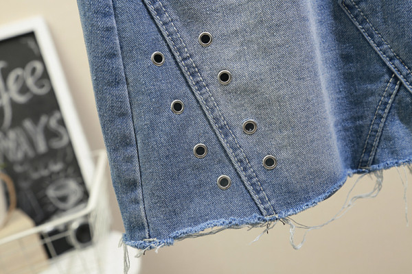 Didelio dydžio moteriškas džinsinis sijonas aukštu juosmeniu ir kišenėmis