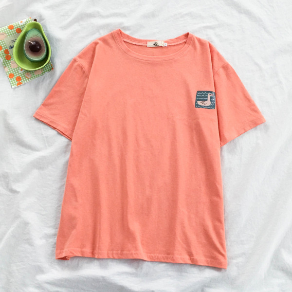 Platūs moteriški marškinėliai apvalia iškirpte ir trumpomis rankovėmis