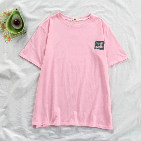 Platūs moteriški marškinėliai apvalia iškirpte ir trumpomis rankovėmis