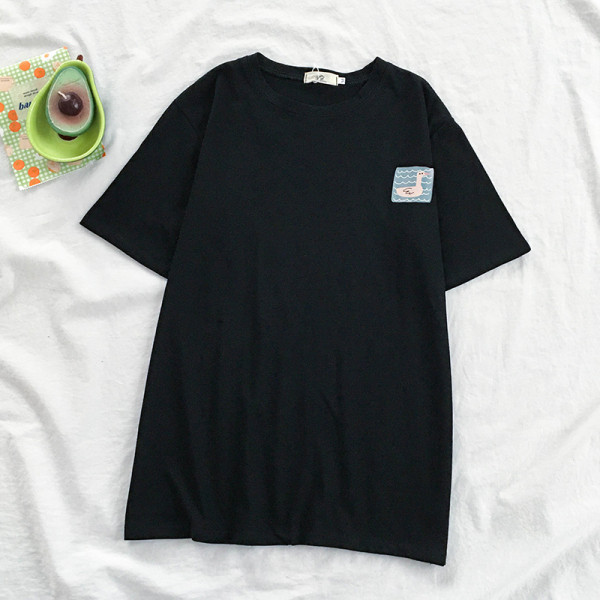 Platūs moteriški marškinėliai apvalia iškirpte ir trumpomis rankovėmis