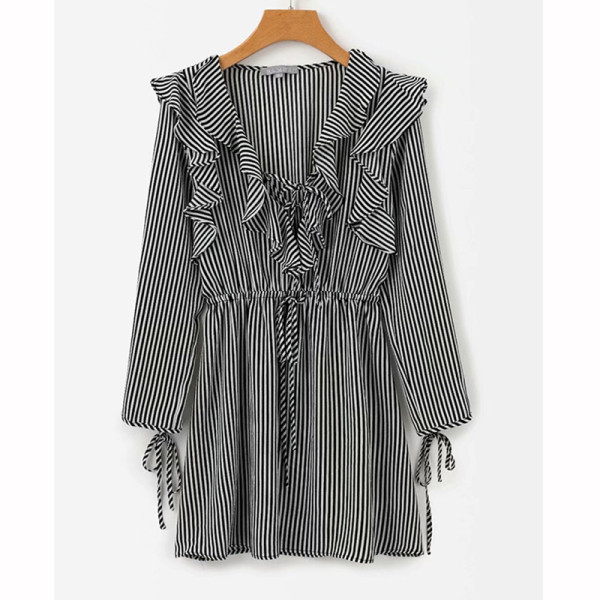 Moderni moteriška trumpa dryžuota suknelė ilgomis rankovėmis ir gilia iškirpte