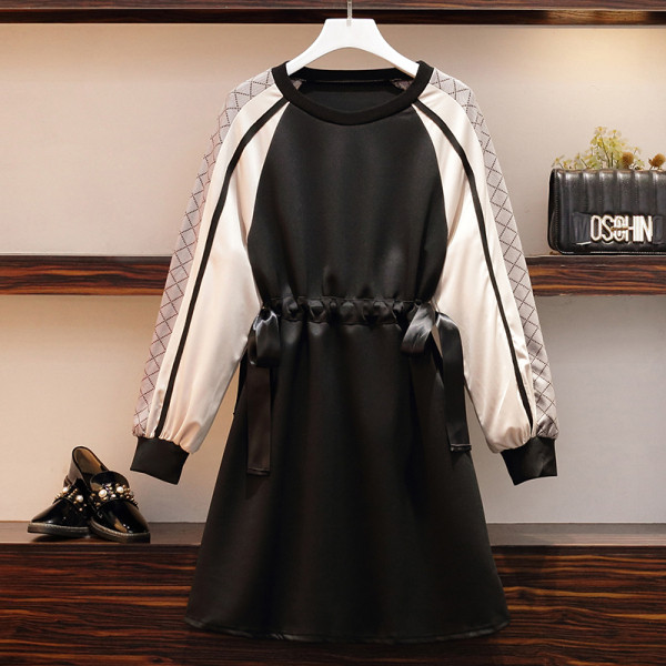 Šiuolaikinė moteriška odinė suknelė ilgomis rankovėmis ir dydžiai iki 5XL