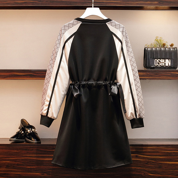 Šiuolaikinė moteriška odinė suknelė ilgomis rankovėmis ir dydžiai iki 5XL