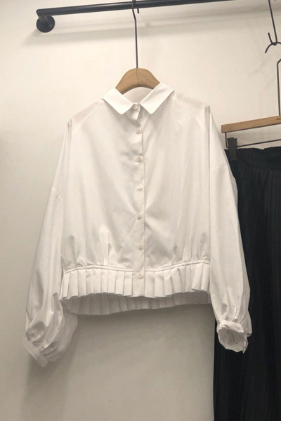 Pavasarim piemērots jauna modeļa sieviešu krekls ar klasisku apkakli un garām piedurknēm