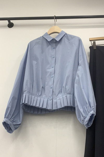 Pavasarim piemērots jauna modeļa sieviešu krekls ar klasisku apkakli un garām piedurknēm