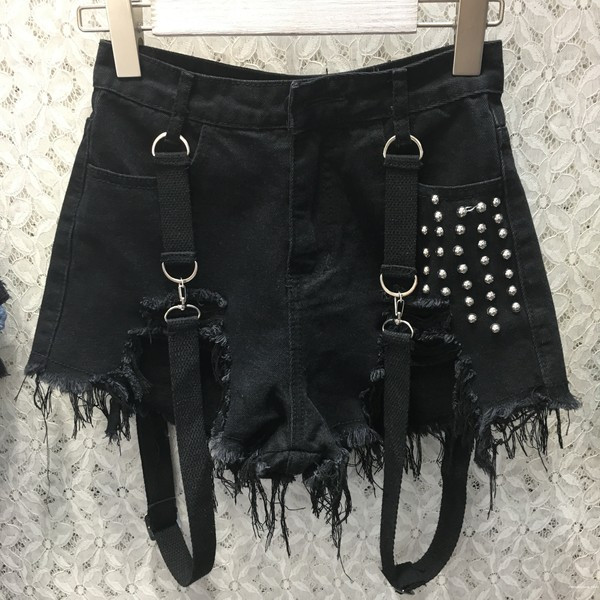Naujo modelio moteriški šortai su petnešėlėmis ir metalinėmis akutėmis