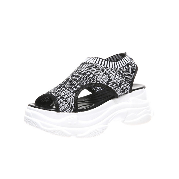 Laisvalaikio moteriškos basutės storu padu ir tamprėmis