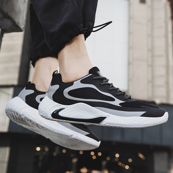 Casual meeste hingavad tossud paelte ja lameda tallaga