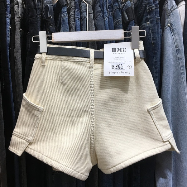 Sieviešu ikdienas šorti ar kabatām un jostu