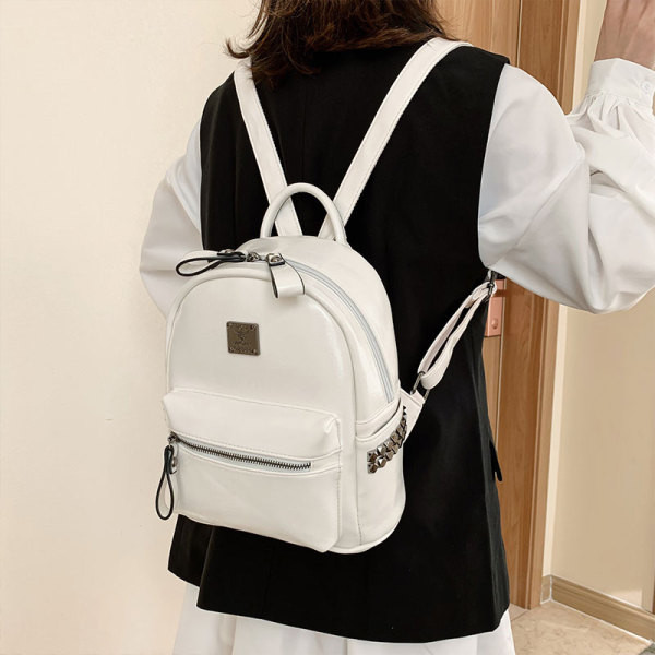 Moteriška laisvalaikio odinė kuprinė su užtrauktuku