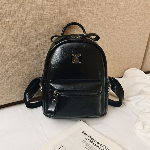 Moteriška laisvalaikio odinė kuprinė su užtrauktuku