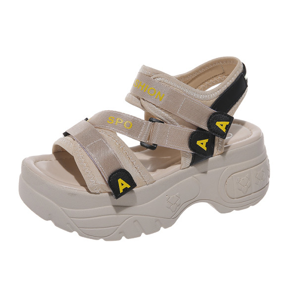 Paprasti moteriški basutės su sagtimi ir storu padu