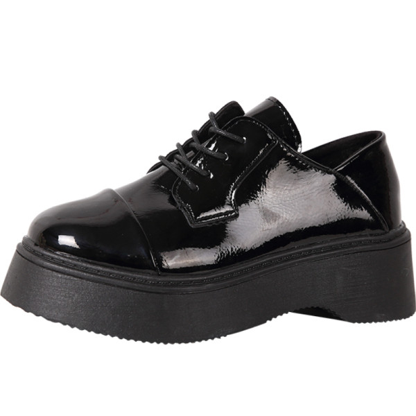 Női alkalmi cipő fekete színben, 6 cm-es platformmal