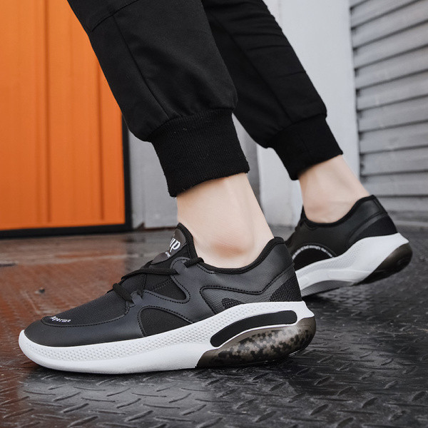 Vyriški sportbačiai plokščiu padu iš eko odos