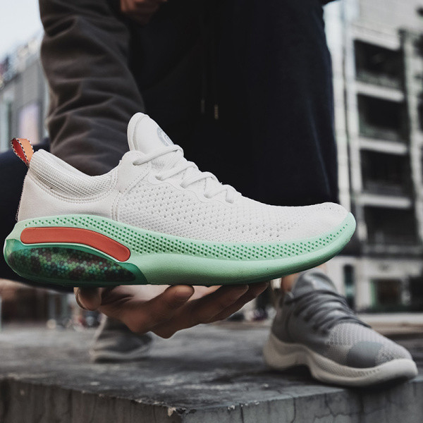 Vyriški sportbačiai su raišteliais ir lygiu padu