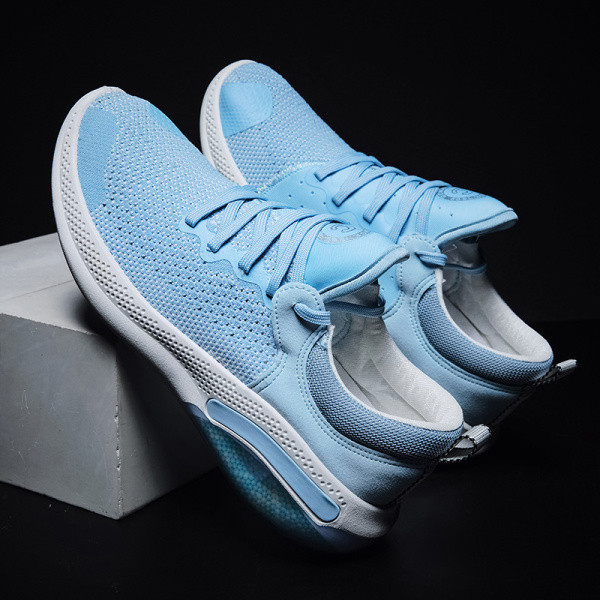 Vyriški sportbačiai su raišteliais ir lygiu padu