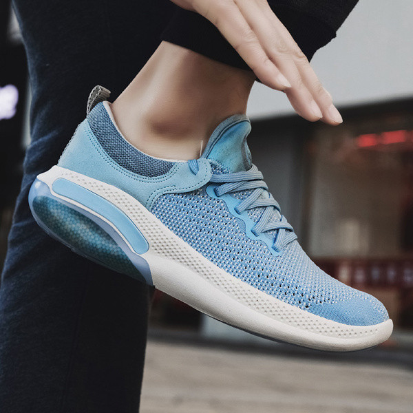 Vyriški sportbačiai su raišteliais ir lygiu padu