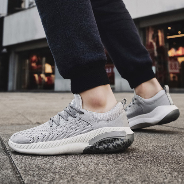 Vyriški sportbačiai su raišteliais ir lygiu padu