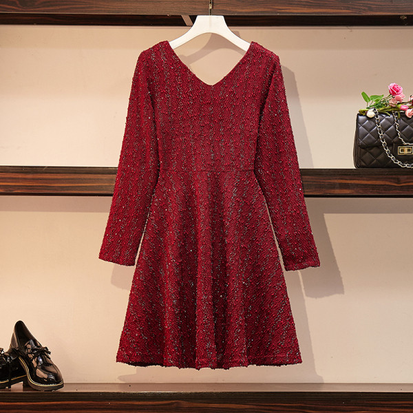 Stilīga sieviešu kleita ar garām piedurknēm, špica kakla izgriezumu un izmēriem līdz 4XL