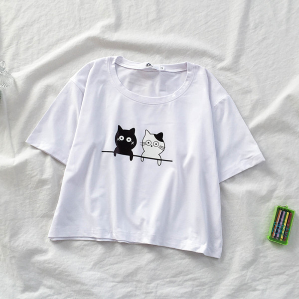 Laisva moteriška palaidinė su apvalia iškirpte ir aplikacijomis