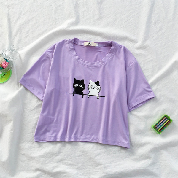 Laisva moteriška palaidinė su apvalia iškirpte ir aplikacijomis