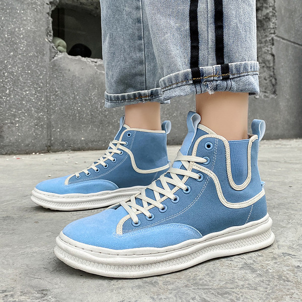 Paprasti vyriški sportbačiai su raišteliais ir lygiu padu