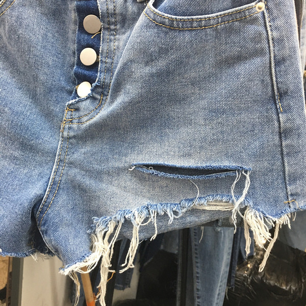 HIT Moteriški laisvalaikio šortai su suplyšusiais motyvais