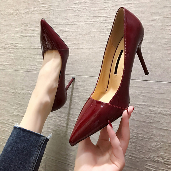 Öko-nahast stiilsed naiste kingad õhukese 8,5 cm kontsaga