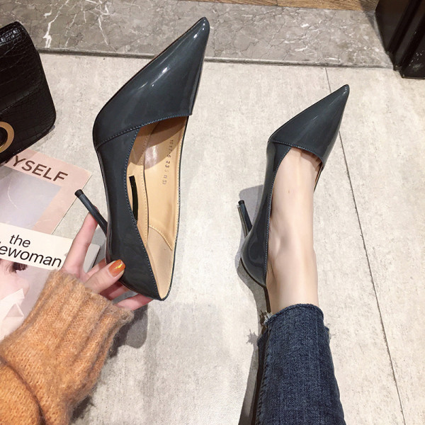 Öko-nahast stiilsed naiste kingad õhukese 8,5 cm kontsaga