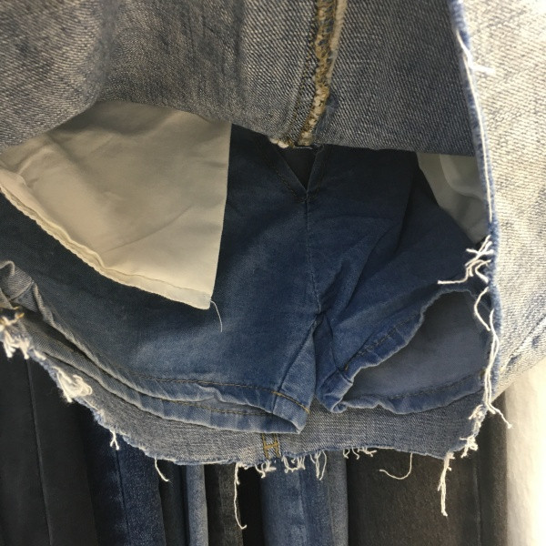 Moteriškas vasarinis džinsinis sijonas su užtrauktuku šone