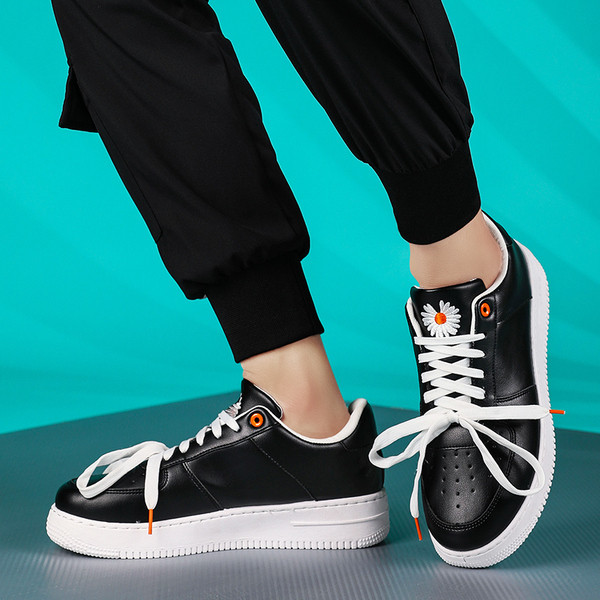 Tenisi casual barbati din piele ecologica cu talpa plata si broderie