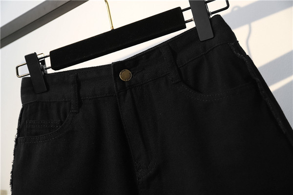 Didelio dydžio moteriški džinsiniai šortai aukštu juosmeniu ir suplėšytais motyvais