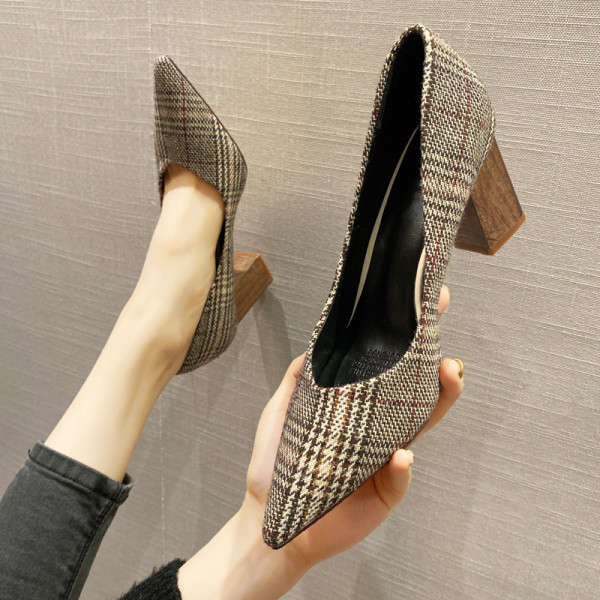 Modernūs moteriški batai storais kulnais – languoto arba paprasto modelio