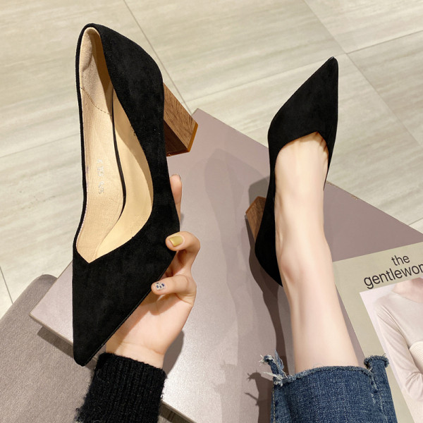 Modernūs moteriški batai storais kulnais – languoto arba paprasto modelio