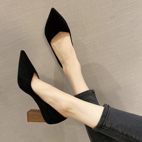 Modernūs moteriški batai storais kulnais – languoto arba paprasto modelio