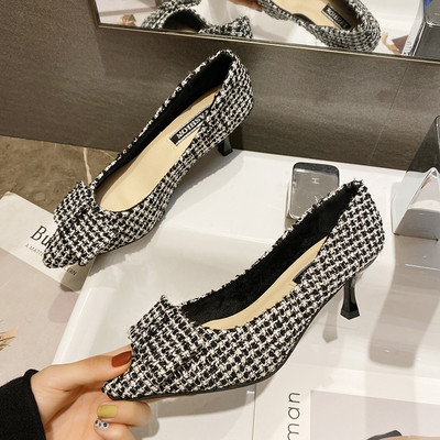 Moteriški languoti batai plonais kulnais ir kaspinu