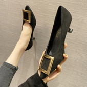 Modernūs moteriški batai iš ekologiškos zomšos su sagtimi ir plonu kulnu