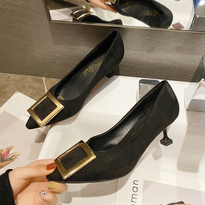 Modernūs moteriški batai iš ekologiškos zomšos su sagtimi ir plonu kulnu