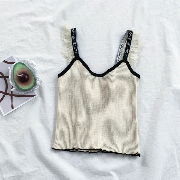 Modern női felső csipkével és spitz nyakkivágással