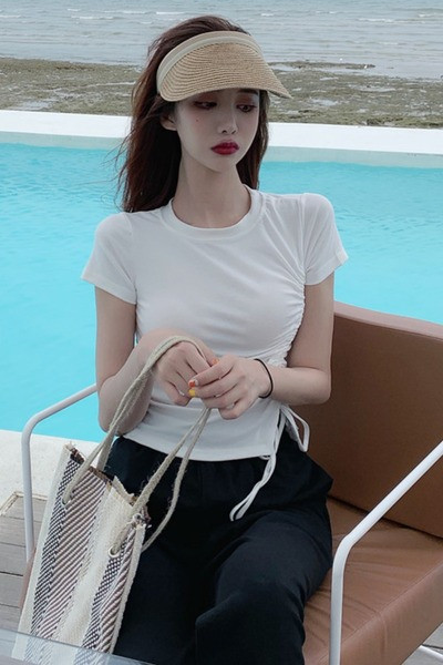 Laisva moteriška palaidinė su kaklaraiščiais ir trumpomis rankovėmis