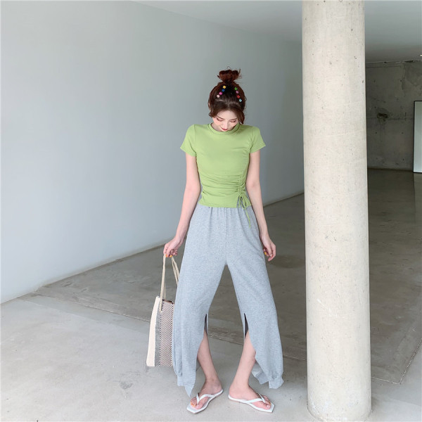 Laisva moteriška palaidinė su kaklaraiščiais ir trumpomis rankovėmis