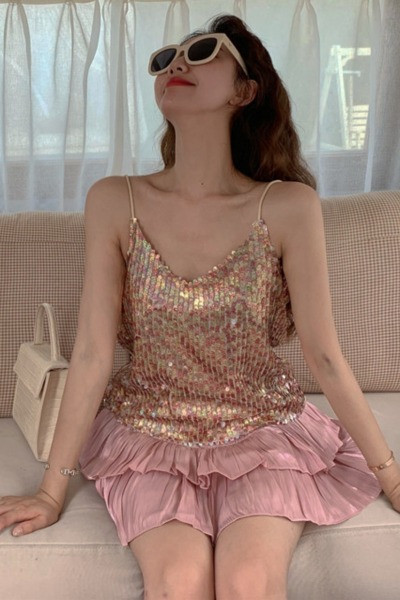 Modernus moteriškas apatinis trikotažas su blizgučiais ir plonais dirželiais