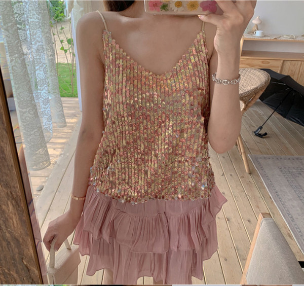 Modernus moteriškas apatinis trikotažas su blizgučiais ir plonais dirželiais